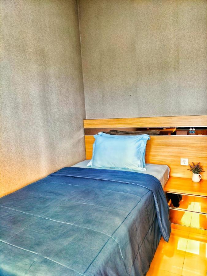 Cozy Residence Tomang Jakarta Luaran gambar